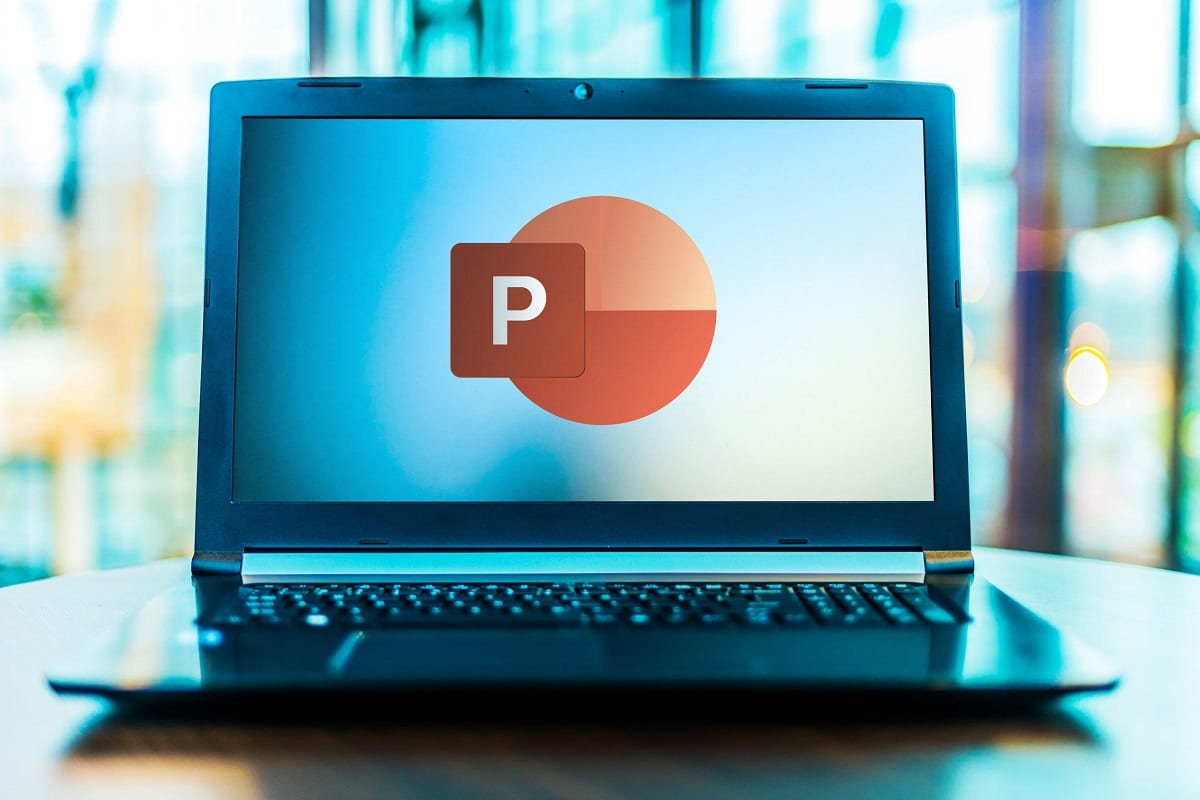MICROSOFT 365: POWERPOINT DALLA BASE AI FONDAMENTALI